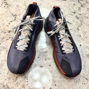 Nike Gray and Black Athletic Shoes with Breathable Mesh and Textured Sole